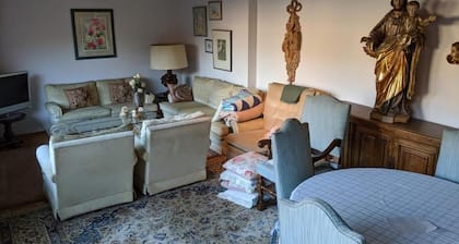 Large apartment / TLA with 3 room-kitchen-bathroom, terrace and balcony (120m²)