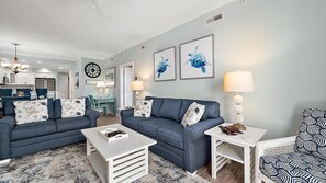 Fernseher, Kamin, DVD-Player