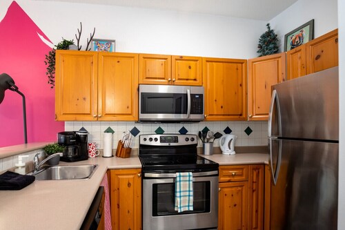 Market Pavilion #326 `Après`