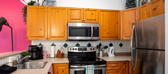 Market Pavilion #326 `Après`