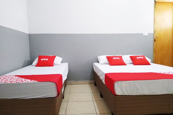 Triple Room (1 Double bed + 1 Single bed) | Free WiFi, bed sheets - OYO Hotel Brás (São Paulo)