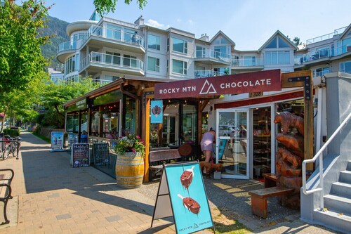 The Drift | Walkable to Beach & Village