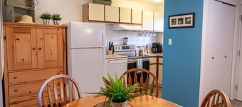 Harrison On The Lake | Walkable to Beach & Village