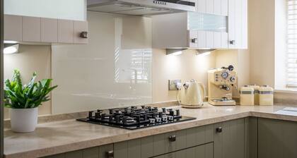 Sandsend - Rambling Rose - a family break that sleeps 4 guests in 2 bedrooms