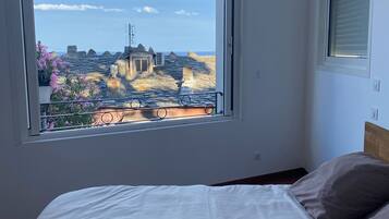 2 slaapkamers, een strijkplank/strijkijzer, gratis wifi, beddengoed