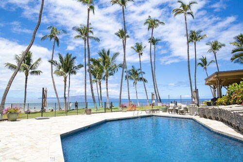 Newly updated oceanfront condo, perfect location