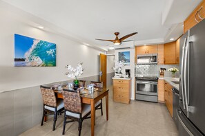 ثلاجة، ميكروويف، فرن، موقد طهي مسطح