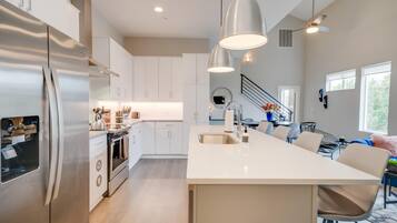 Apartment, 4 Bedrooms | Private kitchen