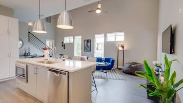 Apartment, 4 Bedrooms | Private kitchen