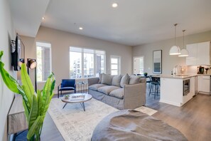 Apartment, 2 Bedrooms | Living room