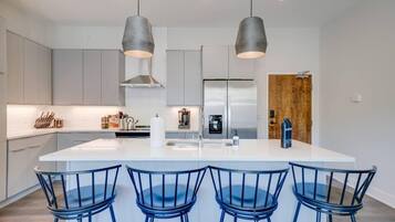 Apartment, 3 Bedrooms | Private kitchen