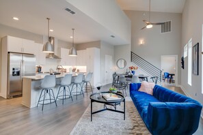 Apartment, 4 Bedrooms | Living area