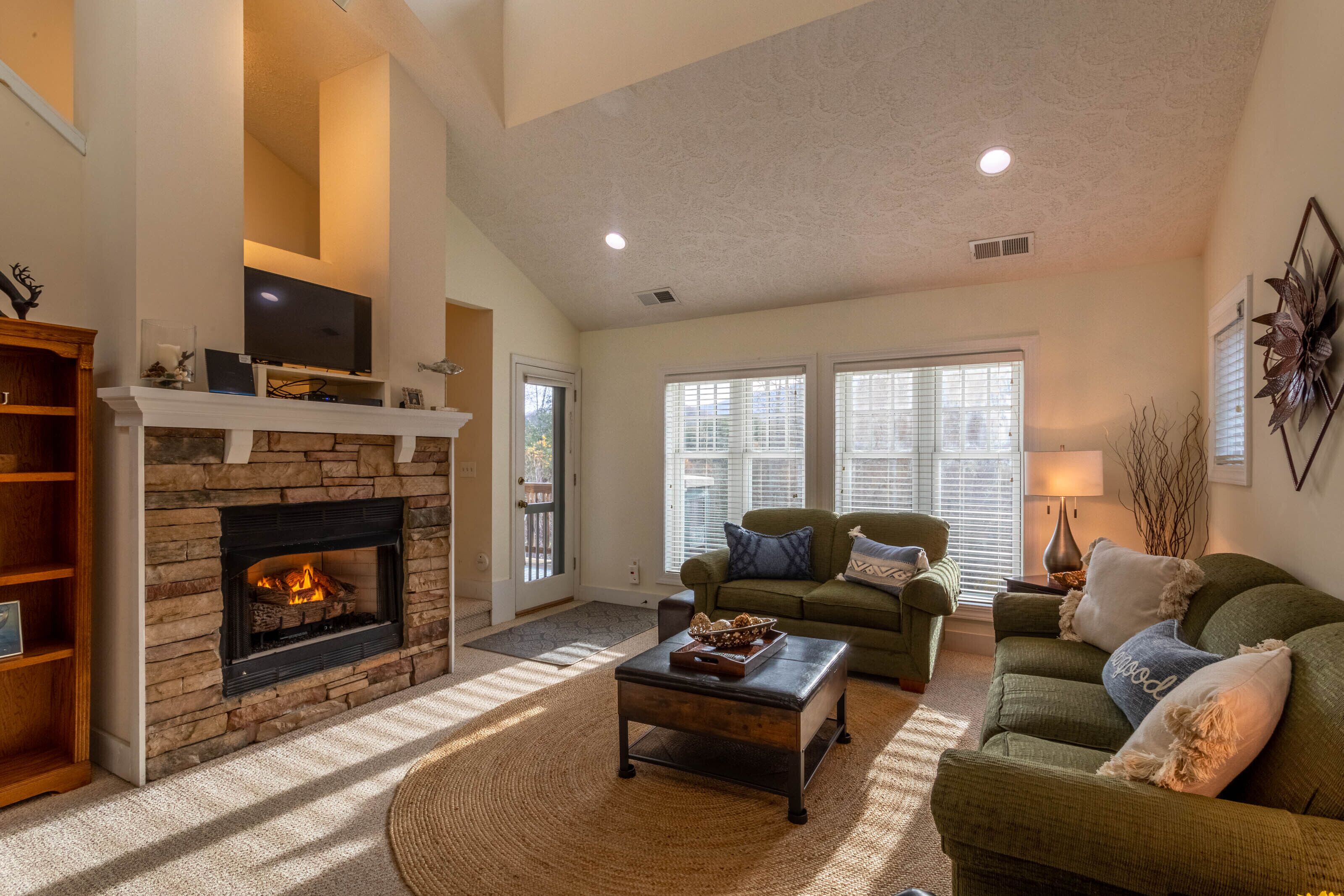 Still Lake Haven- Echota club amenities, walk to clubhouse