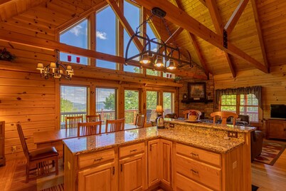 Atop Banner Elk: Pet Friendly, Stunning Grandfather Views, 2mi to Overlook Barn and Beech Mountain!