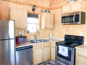 Fridge, microwave, oven, stovetop - PERFECT for LARGE Groups or FAMILY Reunions (Duchesne)