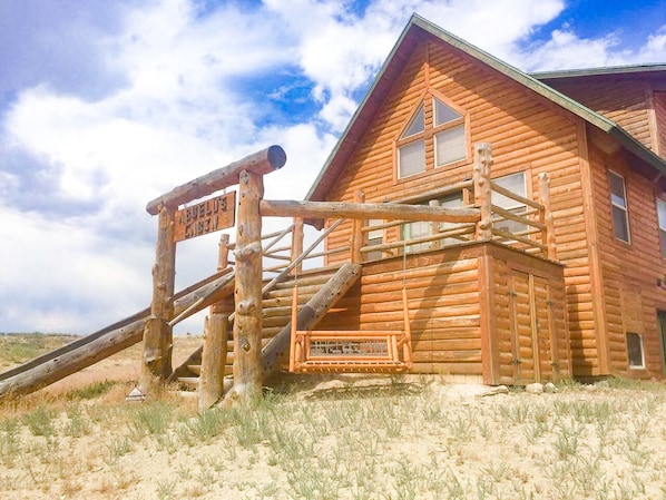 Exterior - PERFECT for LARGE Groups or FAMILY Reunions (Duchesne)