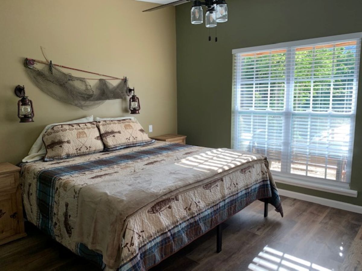 2 bedrooms, iron/ironing board, travel crib, free WiFi