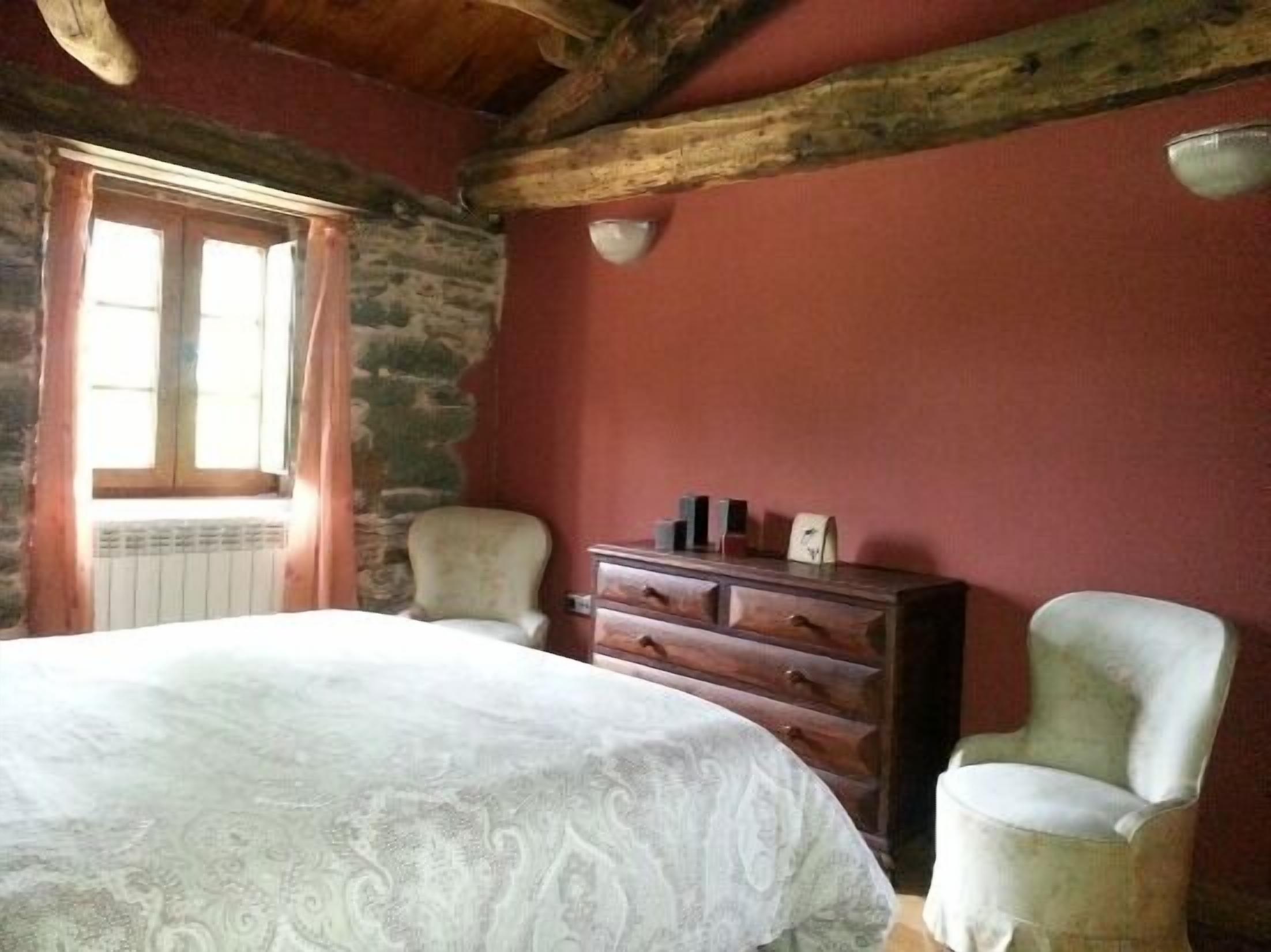 4 makuuhuonetta, silitysrauta/-lauta, vauvan matkasänky, ilmainen Wi-Fi