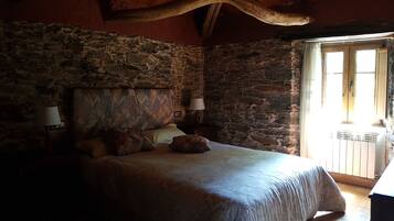 4 bedrooms, iron/ironing board, travel crib, free WiFi