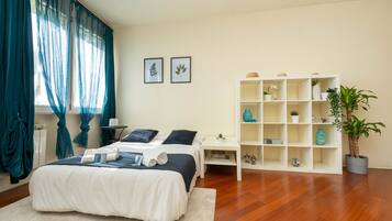 2 bedrooms, iron/ironing board, free WiFi, bed sheets