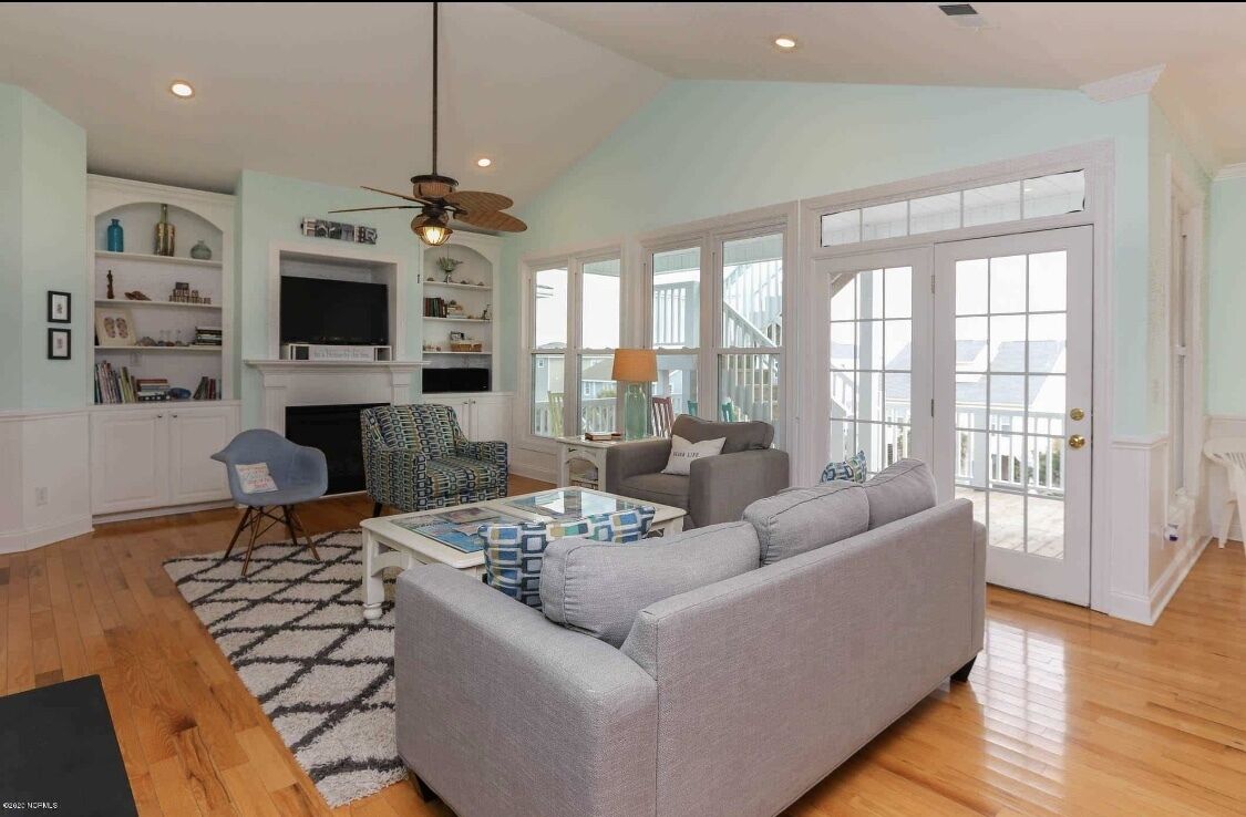 Smart TV, chimenea, videojuegos y reproductor de DVD 