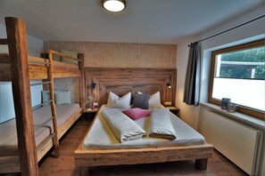 2 bedrooms, in-room safe, free WiFi, bed sheets - New Apart at the Zugspitze with spa, hot tub, barbecue area, beautiful outdoor area!   (Ehrwald)
