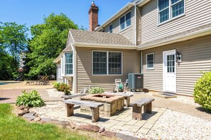 Outdoor dining - Over 10 Acres In Bucolic Bucks County w/Pool! (Perkasie)