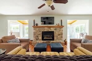 Smart TV, fireplace, foosball - Over 10 Acres In Bucolic Bucks County w/Pool! (Perkasie)