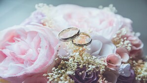 A bouquet of flowers with two rings placed on top. - Holiday Inn Express & Suites Deland South by IHG (DeLand)