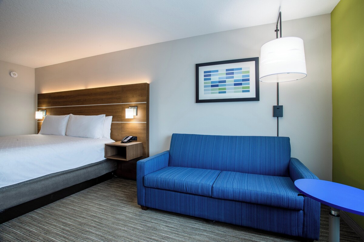 In-room safe, desk, cribs (free), rollaway beds (free)