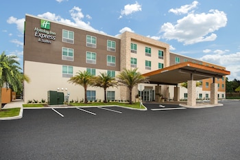 Holiday Inn Express And Suites Deland South by IHG