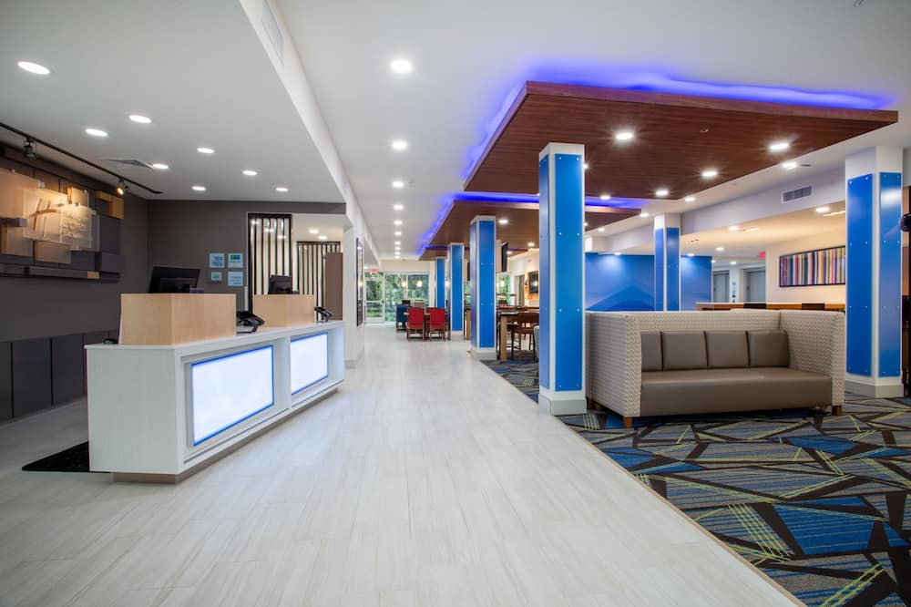 Holiday Inn Express & Suites Deland South by IHG