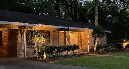 The Oaks on Colonial