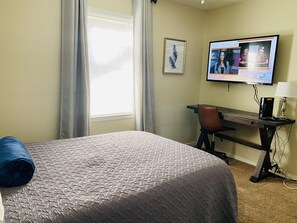 4 bedrooms, iron/ironing board, free WiFi, bed sheets - The Oaks on Colonial (Mobile)