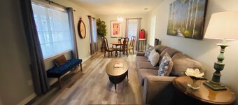 The Oaks on Colonial