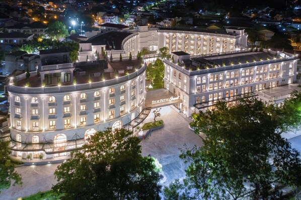 Front of property - evening/night - Silk Path Grand Hue Hotel (Hue)