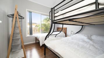 3 bedrooms, bed sheets