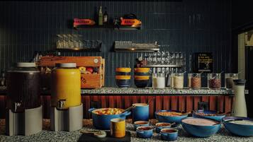 Café da manhã com buffet todos os dias mediante uma taxa