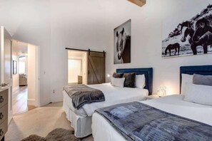 4 bedrooms, iron/ironing board, WiFi, bed sheets