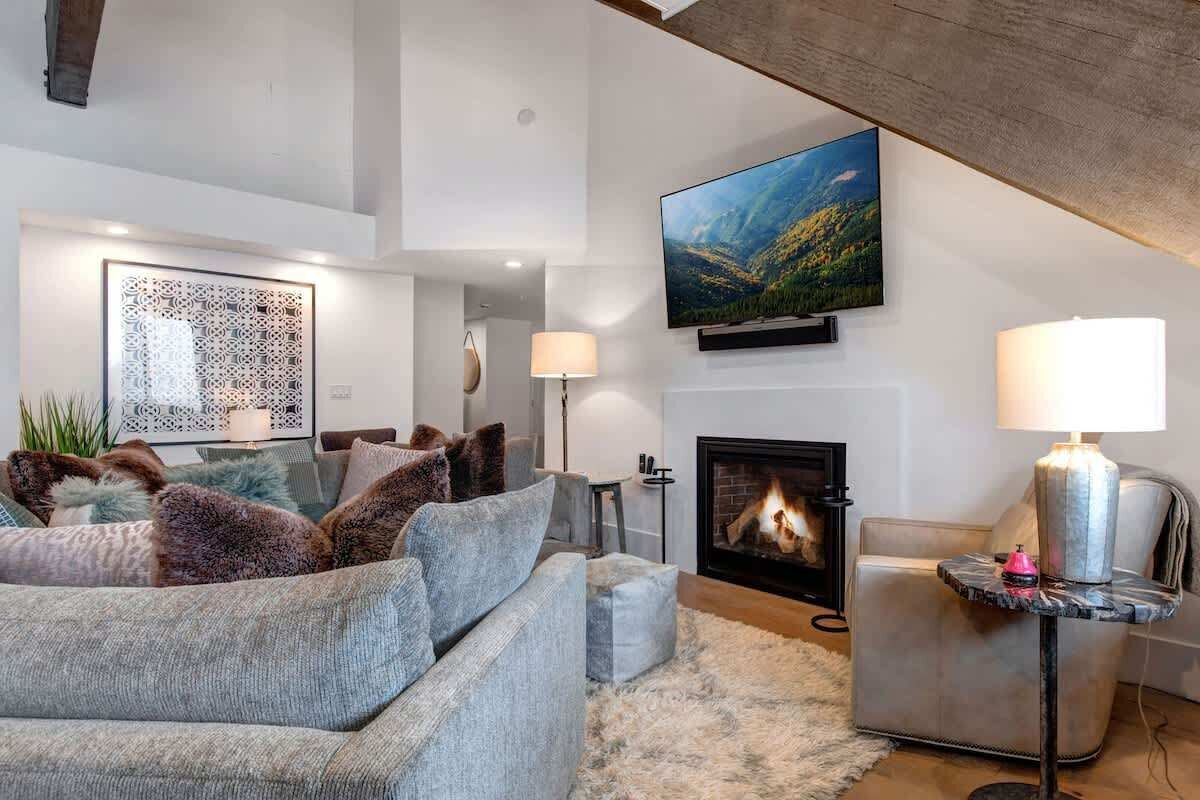 TV, fireplace, offices