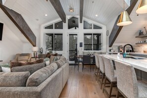 Télévision, cheminée