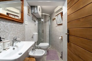 House | Bathroom | Towels - Casa Bombic (Buzet)