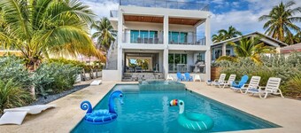 ~BOOK NOW~APRIL-MID MAY 2026~650/NT~ Fish, Swim, Relax! Pool & Dock–NEAR BEACH