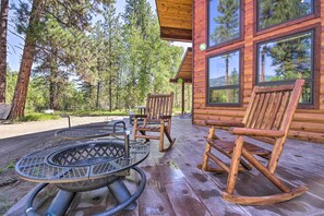 Terrace/patio - Hot Tub Soaks & Spot Wildlife! Garden Valley Cabin (Garden Valley)
