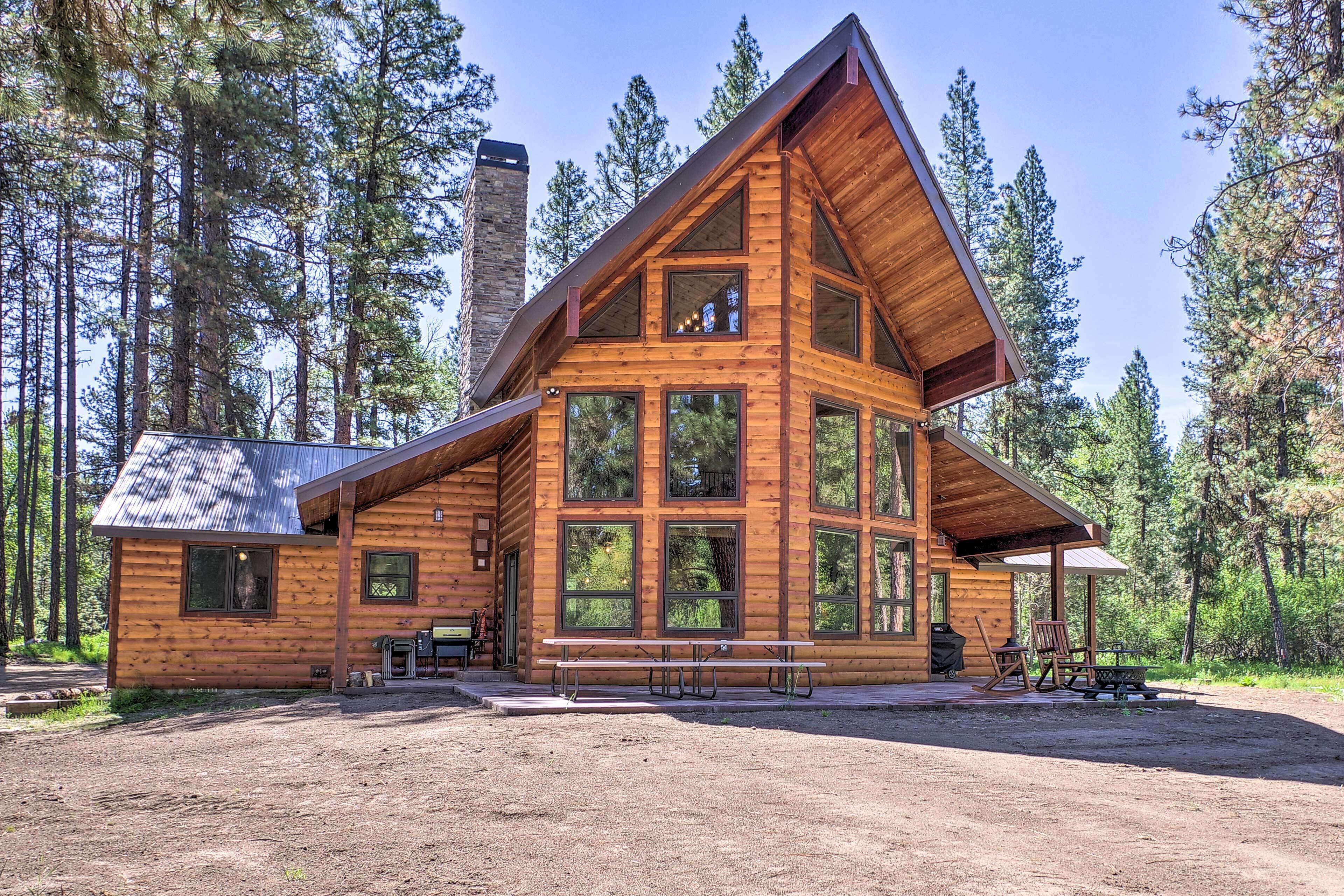 Newly Renovated Garden Valley Cabin w/ Hot Tub