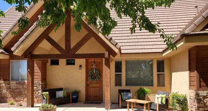 Cottonwood Crossing Retreat 7 King Bedrooms, SLEEPS 36 PARKING GALORE