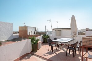 Outdoor dining - Cozy Holiday Apartment “Piso Río de Conil” near the Beach (Conil de la Frontera)