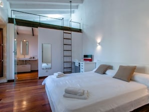 3 bedrooms, iron/ironing board, WiFi