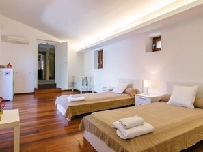 3 bedrooms, iron/ironing board, WiFi - Sa Muralla by Interhome (Alcúdia)