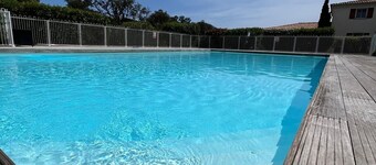 Mini villa in residence with swimming pool and janitor, beach on foot